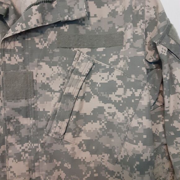 U.S. Military Combat Uniform Coat Digital Camo - Med Reg 8415-01-586-0639 - Picture 3 of 7